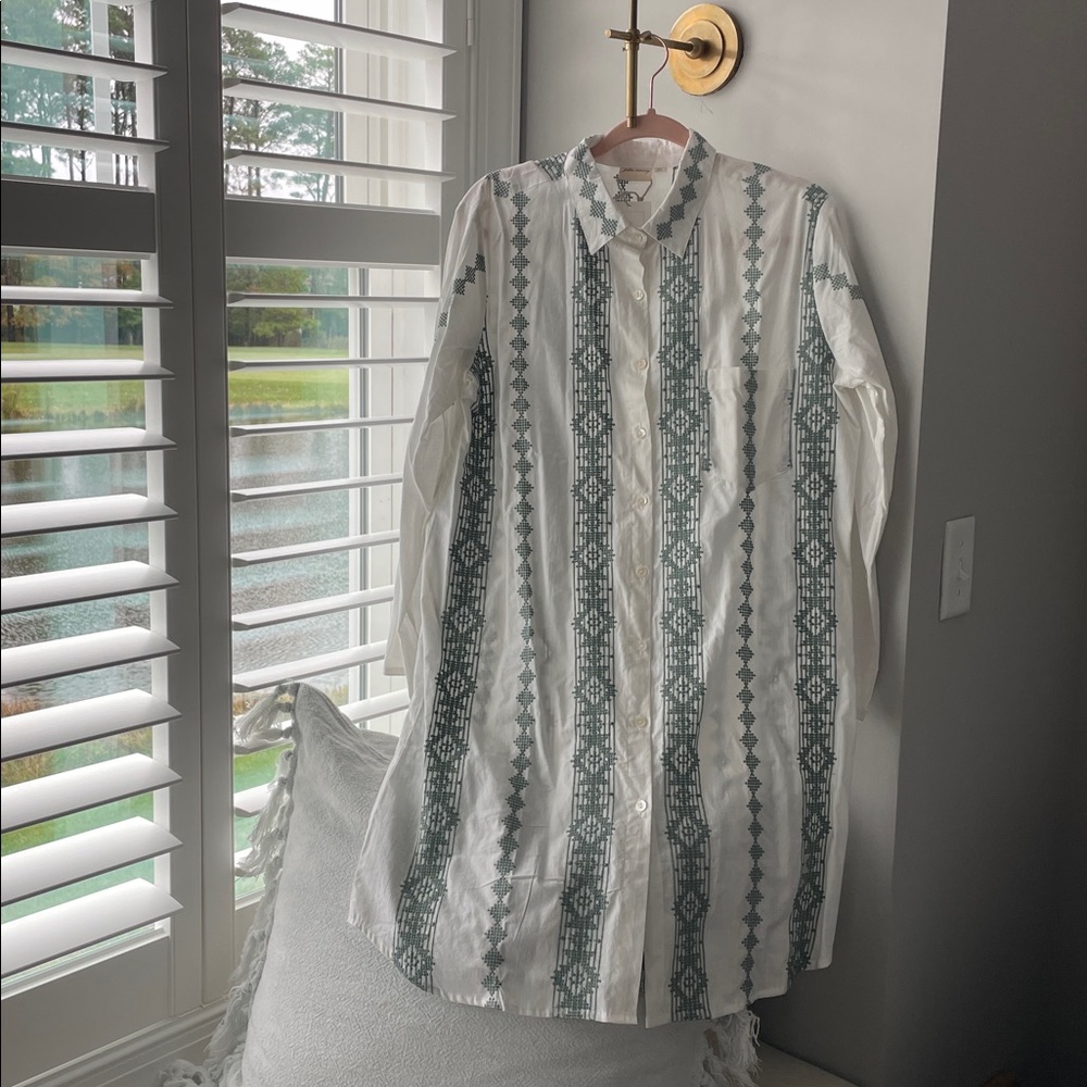 Julia Amory Swizzle Dress in White with sage green embroidery. NWT. Sz XL.